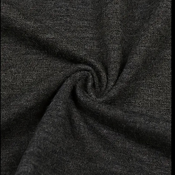 71. NEW| Retro Lips Print Crew Neck Band Tee - Picture 3 of 4